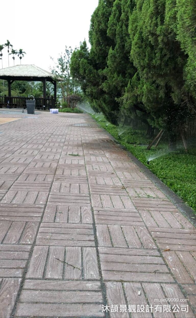 自動噴灌系統施工實例－步道旁噴灌